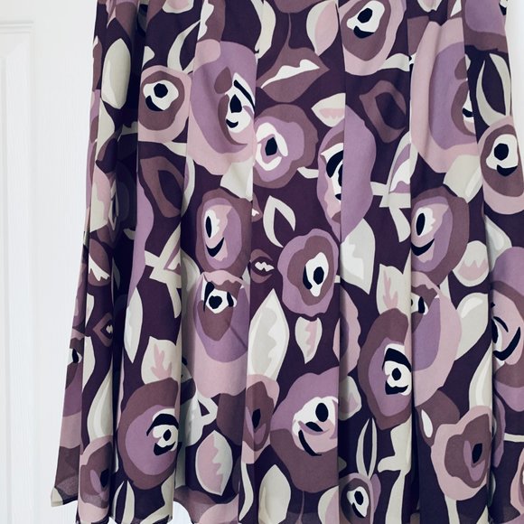 Sassy Skirt w Abstract Flowers - Picture 4 of 7